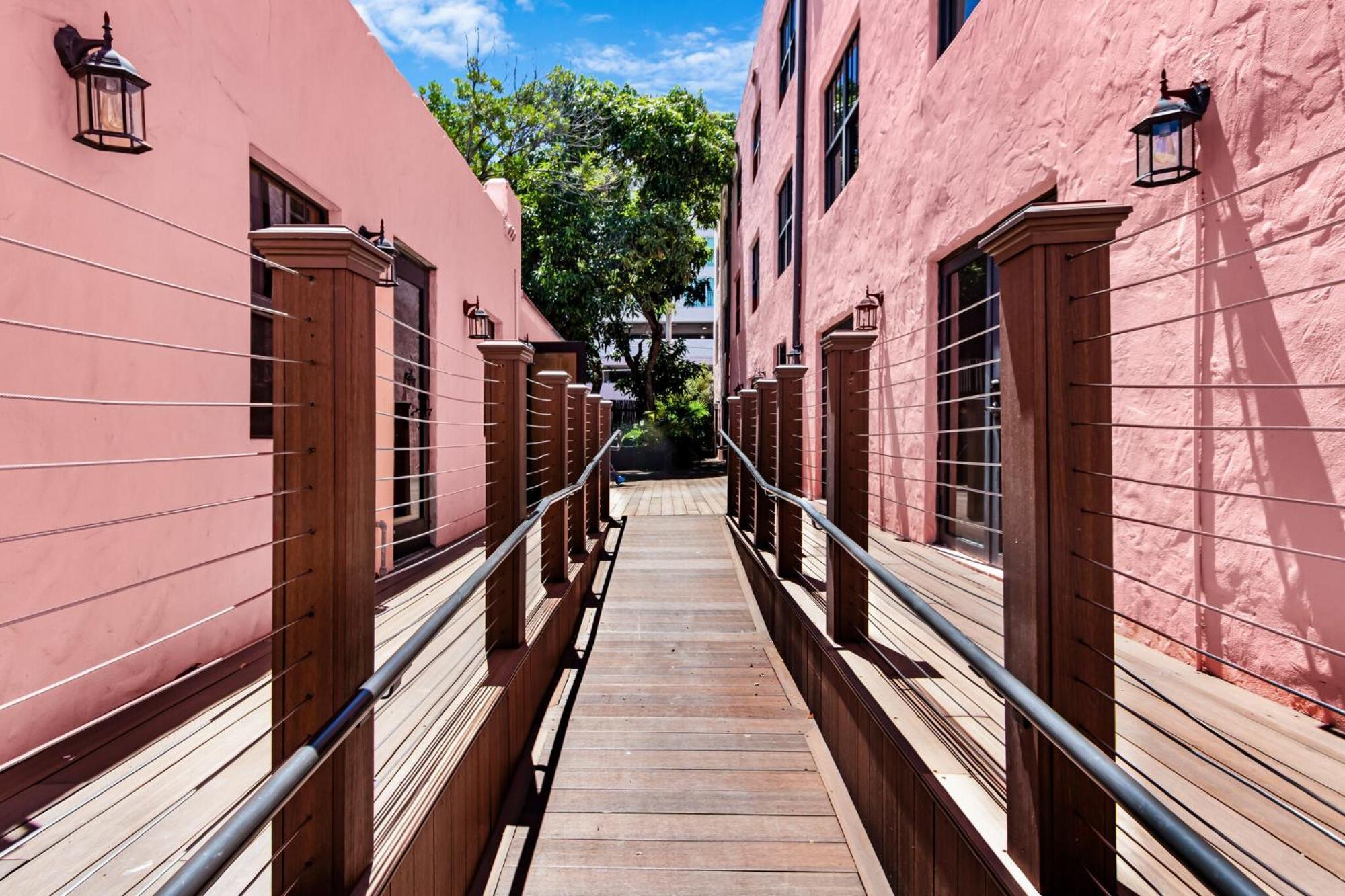 Roami At Tower Hotel - Calle Ocho Маямі Екстер'єр фото